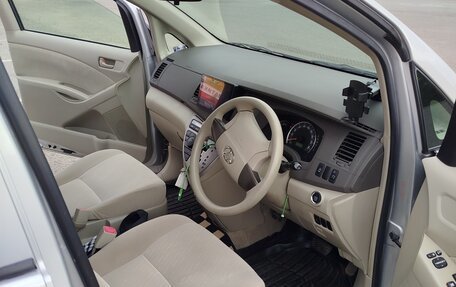 Toyota ISis I, 2009 год, 1 350 000 рублей, 4 фотография