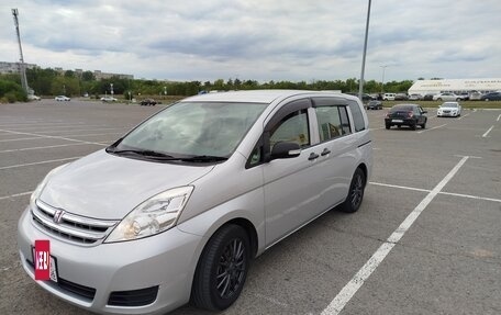 Toyota ISis I, 2009 год, 1 350 000 рублей, 2 фотография