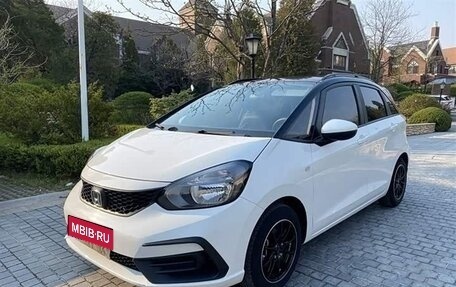 Honda Fit, 2021 год, 1 300 000 рублей, 2 фотография