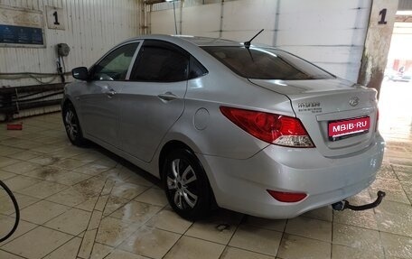 Hyundai Solaris II рестайлинг, 2013 год, 550 000 рублей, 1 фотография