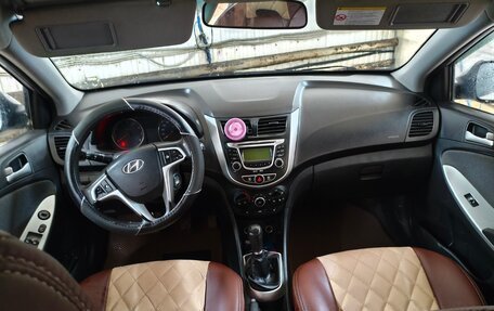 Hyundai Solaris II рестайлинг, 2013 год, 550 000 рублей, 5 фотография