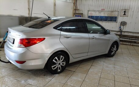 Hyundai Solaris II рестайлинг, 2013 год, 550 000 рублей, 2 фотография