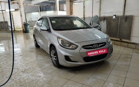 Hyundai Solaris II рестайлинг, 2013 год, 550 000 рублей, 3 фотография
