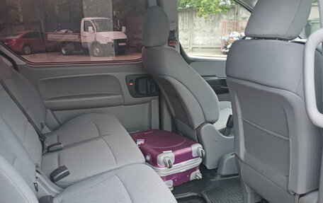 Hyundai H-1 II рестайлинг, 2019 год, 2 700 000 рублей, 13 фотография