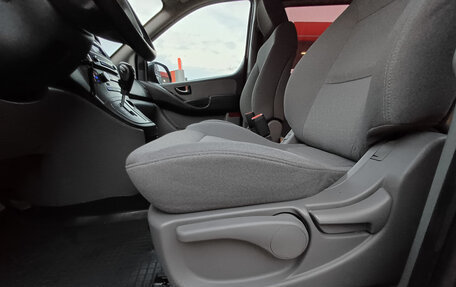 Hyundai H-1 II рестайлинг, 2019 год, 2 700 000 рублей, 19 фотография