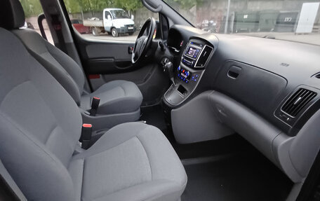 Hyundai H-1 II рестайлинг, 2019 год, 2 700 000 рублей, 16 фотография