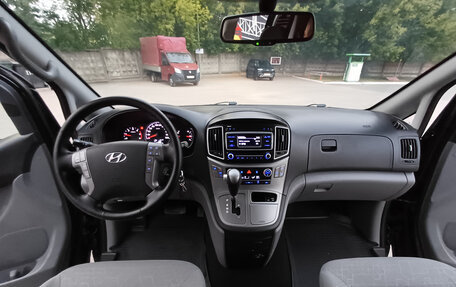 Hyundai H-1 II рестайлинг, 2019 год, 2 700 000 рублей, 14 фотография