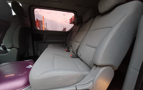 Hyundai H-1 II рестайлинг, 2019 год, 2 700 000 рублей, 21 фотография