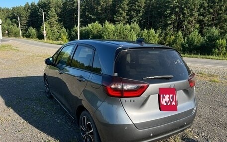 Honda Fit, 2020 год, 1 300 000 рублей, 6 фотография