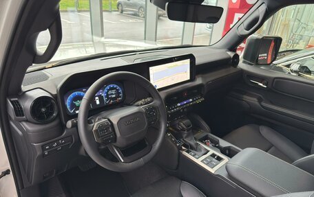 Toyota Land Cruiser Prado, 2024 год, 10 752 000 рублей, 5 фотография