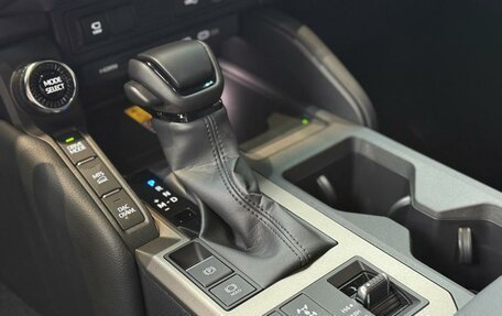 Toyota Land Cruiser Prado, 2024 год, 10 752 000 рублей, 14 фотография