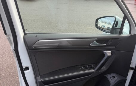 Volkswagen Tiguan II, 2018 год, 2 600 000 рублей, 3 фотография