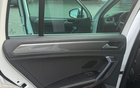 Volkswagen Tiguan II, 2018 год, 2 600 000 рублей, 4 фотография