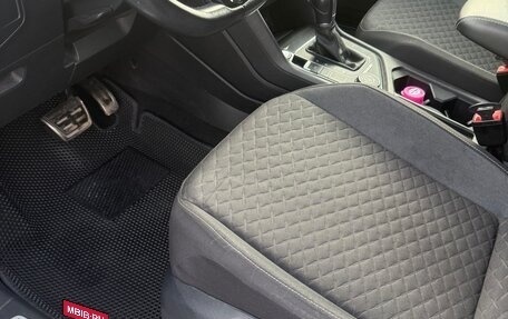 Volkswagen Tiguan II, 2018 год, 2 600 000 рублей, 2 фотография