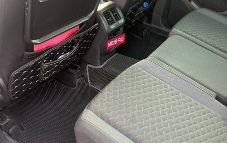 Volkswagen Tiguan II, 2018 год, 2 600 000 рублей, 5 фотография