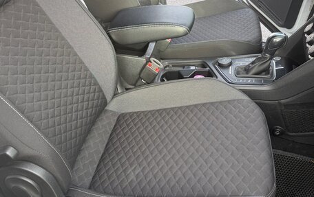 Volkswagen Tiguan II, 2018 год, 2 600 000 рублей, 18 фотография