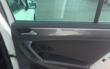 Volkswagen Tiguan II, 2018 год, 2 600 000 рублей, 16 фотография