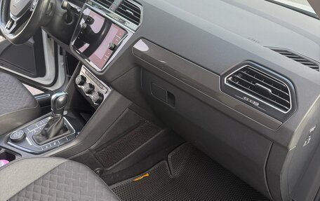 Volkswagen Tiguan II, 2018 год, 2 600 000 рублей, 20 фотография