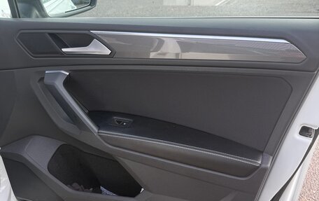 Volkswagen Tiguan II, 2018 год, 2 600 000 рублей, 17 фотография