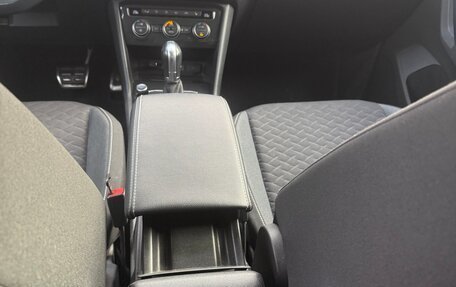 Volkswagen Tiguan II, 2018 год, 2 600 000 рублей, 24 фотография