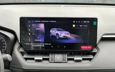 Toyota RAV4, 2025 год, 3 950 000 рублей, 21 фотография