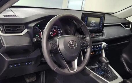 Toyota RAV4, 2022 год, 3 050 000 рублей, 9 фотография