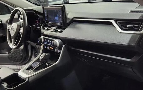 Toyota RAV4, 2022 год, 3 050 000 рублей, 10 фотография