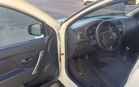 Renault Logan II, 2017 год, 450 000 рублей, 10 фотография