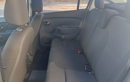 Renault Logan II, 2017 год, 450 000 рублей, 9 фотография