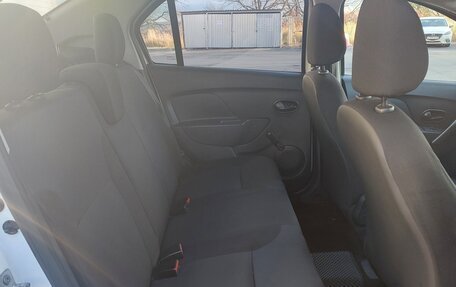 Renault Logan II, 2017 год, 450 000 рублей, 11 фотография