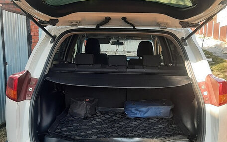 Toyota RAV4, 2014 год, 1 930 000 рублей, 14 фотография