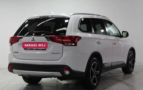 Mitsubishi Outlander III рестайлинг 3, 2018 год, 2 280 000 рублей, 5 фотография