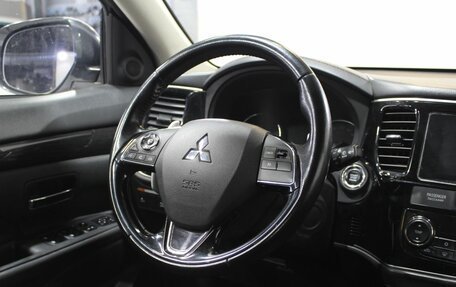 Mitsubishi Outlander III рестайлинг 3, 2018 год, 2 280 000 рублей, 14 фотография