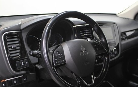 Mitsubishi Outlander III рестайлинг 3, 2018 год, 2 280 000 рублей, 11 фотография