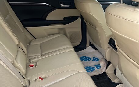 Toyota Highlander III, 2014 год, 2 400 000 рублей, 7 фотография