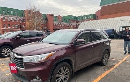 Toyota Highlander III, 2014 год, 2 400 000 рублей, 3 фотография