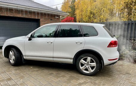 Volkswagen Touareg III, 2012 год, 1 850 000 рублей, 3 фотография