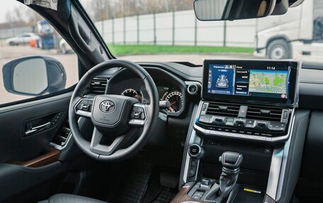 Toyota Land Cruiser, 2024 год, 27 000 000 рублей, 5 фотография