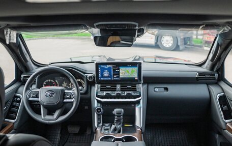 Toyota Land Cruiser, 2024 год, 27 000 000 рублей, 4 фотография