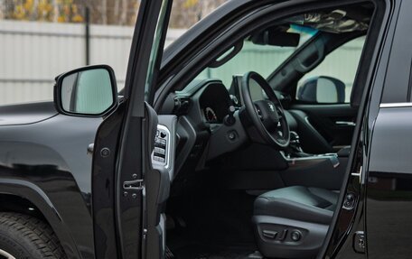 Toyota Land Cruiser, 2024 год, 27 000 000 рублей, 13 фотография