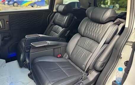 Honda Elysion, 2022 год, 3 300 000 рублей, 23 фотография