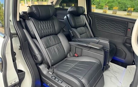 Honda Elysion, 2022 год, 3 300 000 рублей, 25 фотография