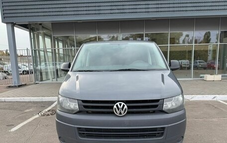 Volkswagen Caravelle T5, 2012 год, 1 801 000 рублей, 2 фотография