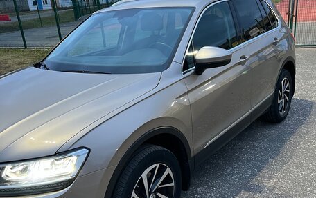 Volkswagen Tiguan II, 2018 год, 2 180 000 рублей, 2 фотография