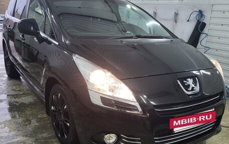 Peugeot 5008 I рестайлинг, 2010 год, 1 050 000 рублей, 2 фотография