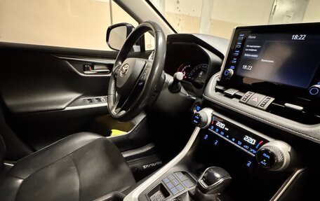 Toyota RAV4, 2021 год, 2 500 000 рублей, 12 фотография