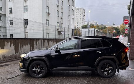 Toyota RAV4, 2021 год, 2 500 000 рублей, 4 фотография