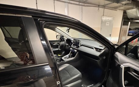 Toyota RAV4, 2021 год, 2 500 000 рублей, 11 фотография