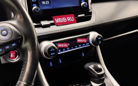 Toyota RAV4, 2021 год, 2 500 000 рублей, 15 фотография