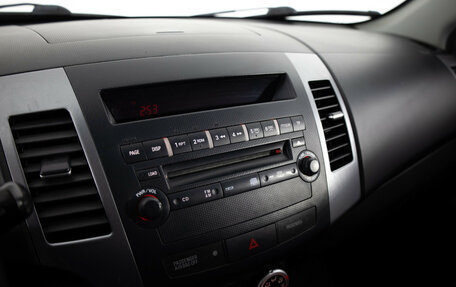 Mitsubishi Outlander III рестайлинг 3, 2006 год, 749 000 рублей, 7 фотография